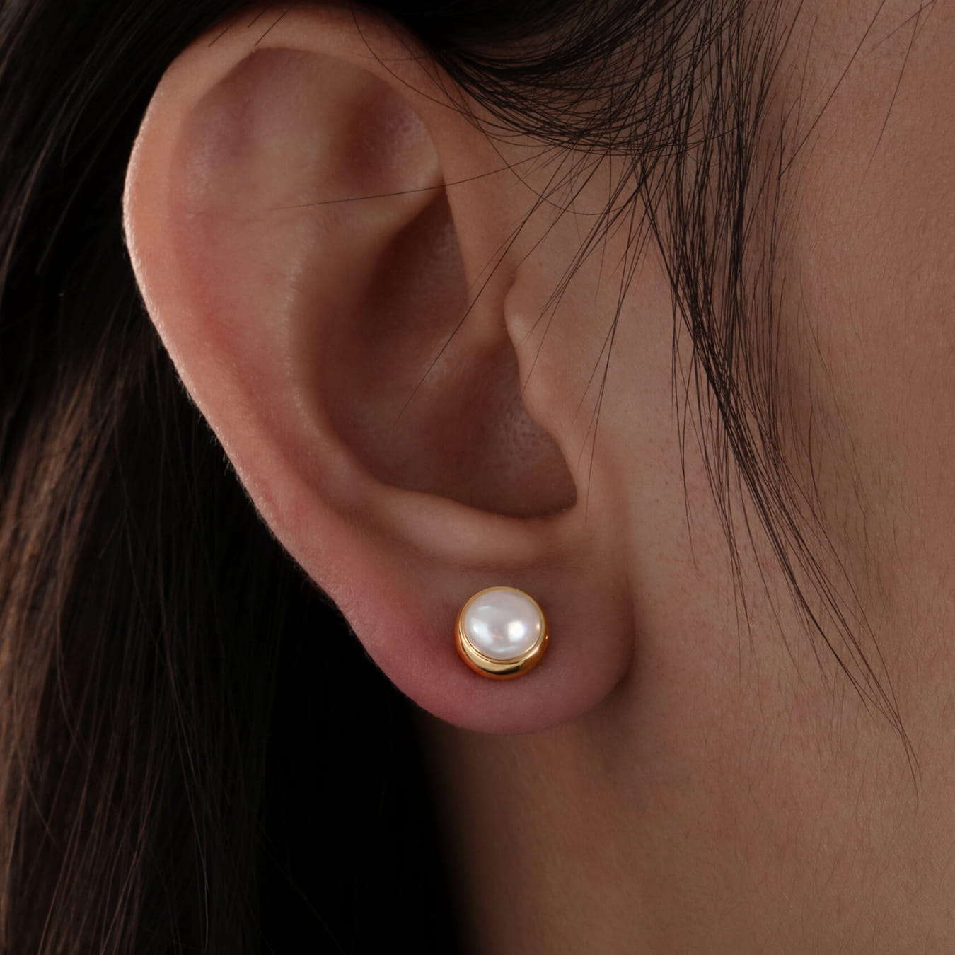 Classic Pearl Studs